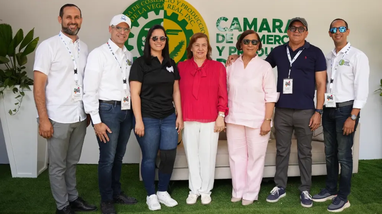 Alcaldesa Amparo Custodio visita Expo Vega Real 2025 (3)