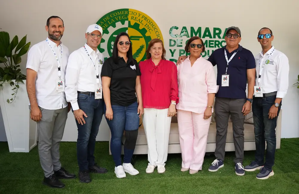 Alcaldesa Amparo Custodio visita Expo Vega Real 2025 (3)