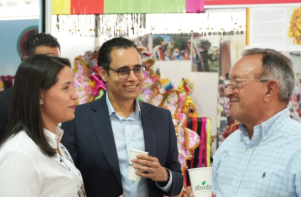 Economista Juan Ariel Jiménez visita Expo Vega Real 2025 (1)