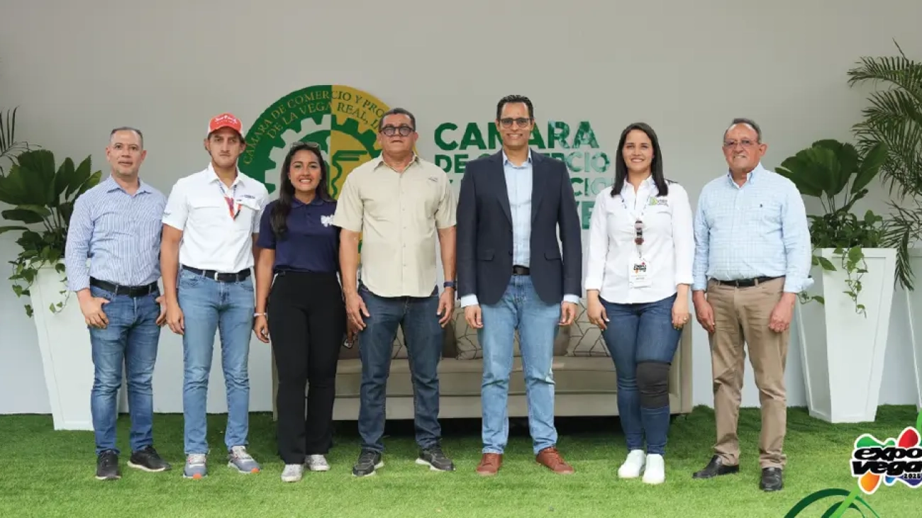 Economista Juan Ariel Jiménez visita Expo Vega Real 2025 (2)