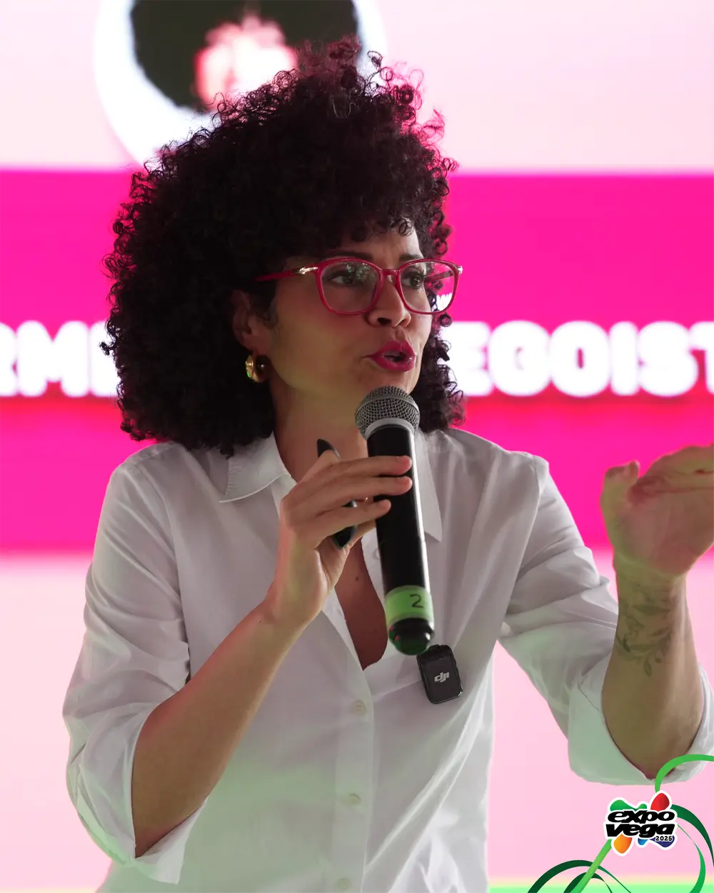 Elaine Féliz inspira con su conferencia “Cuidarme no es egoísta” en Expo Vega Real 2025 (3)