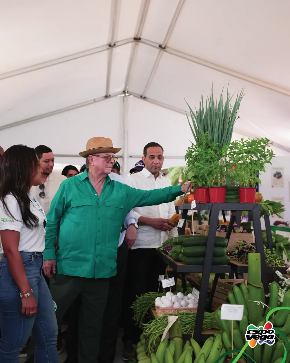 Expresidente Hipólito Mejía visita Expo Vega Real 2025 (8)