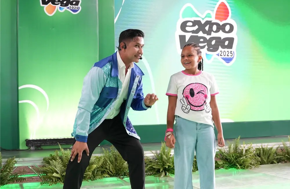 Magia, sonrisas e ilusión con el Mago Albert en Expo Vega Real 2025 (8)