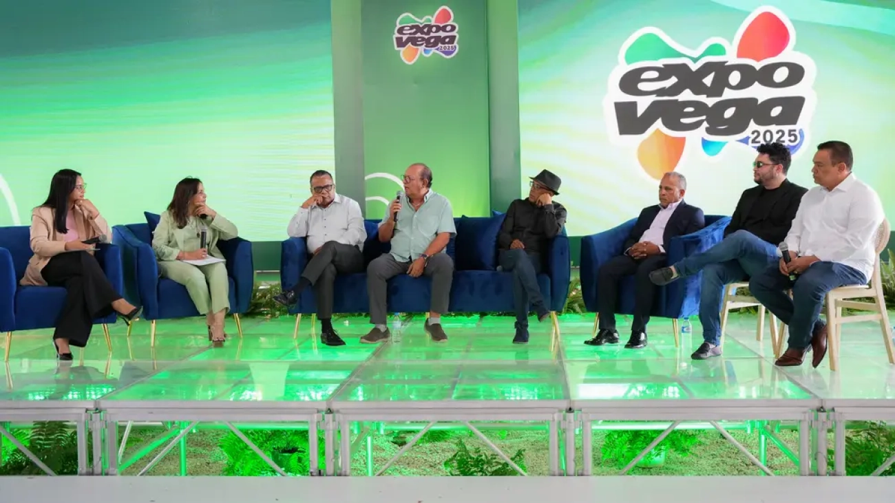 Paneles Empresariales Heriberto Medrano Holding Group y Grupo Medrano (1)